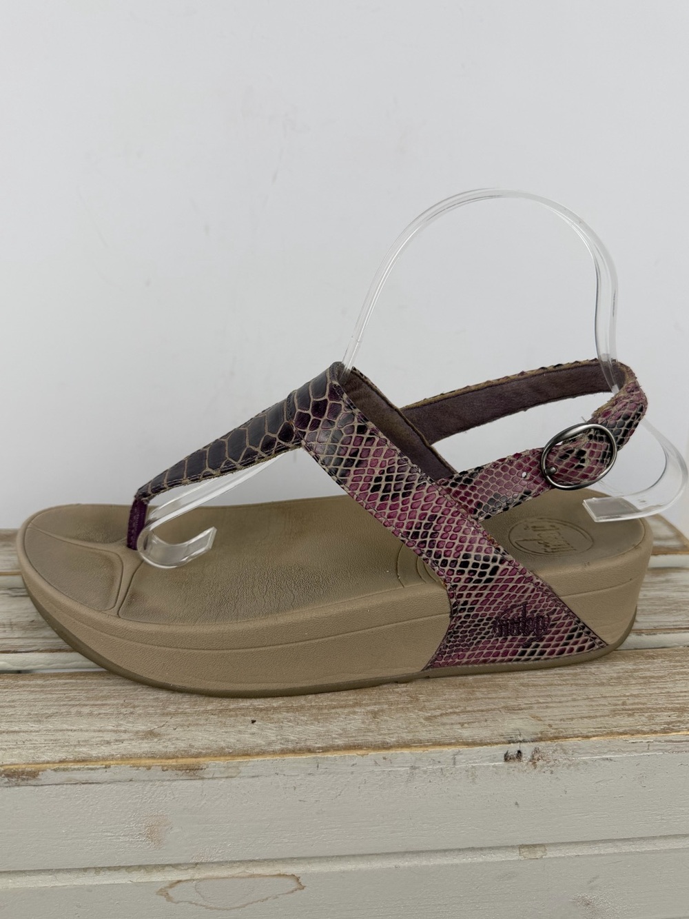 FitFlop sandals in a multicolored snake print with a T-strap design size 7 - Picture 3 of 12